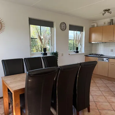Semesterbostad Strandparel 276